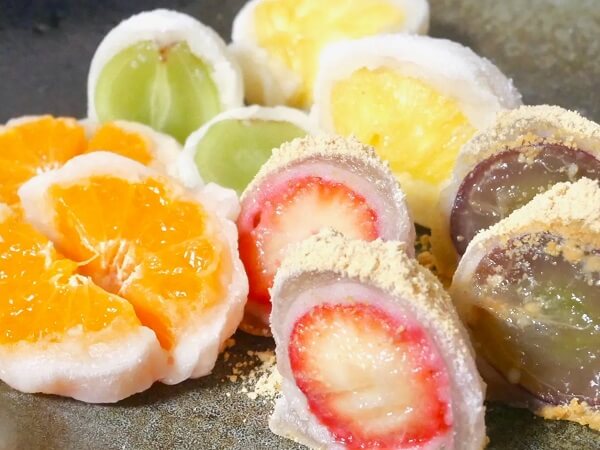 わらび餅で包むフルーツ大福